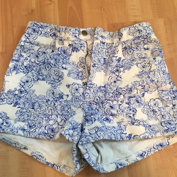 High waisted funky shorts - Picture 2 of 3